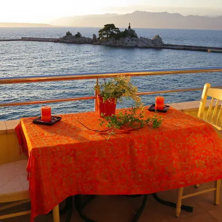 Prime And Exclusive Seafront Location Sunset Appartement Trpanj