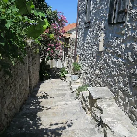 Prime And Exclusive Seafront Location Sunset Appartement Trpanj