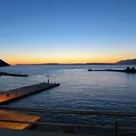 Prime And Exclusive Seafront Location Sunset Apartment *
