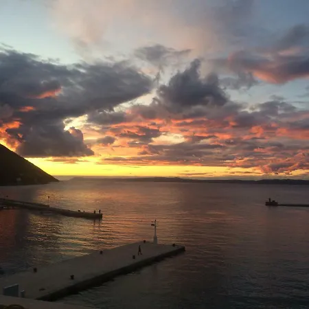 Prime And Exclusive Seafront Location Sunset Apartment Trpanj