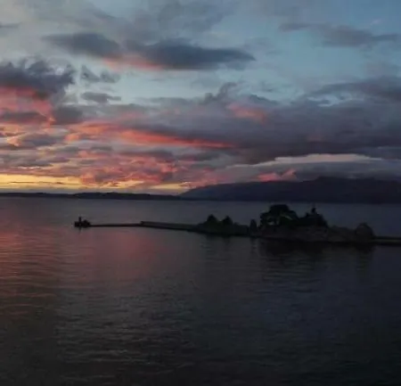 Prime And Exclusive Seafront Location Sunset Apartment Trpanj